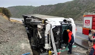 Erzincan’da Tır Devrildi, 1 Yaralı