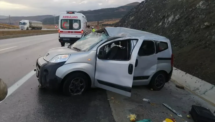 Erzincan’da Trafik Kazası: 3 Yaralı